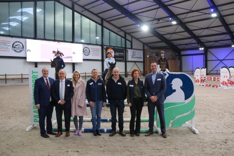 Vandaag werd het hippisch complex van Sportstal Vanderhasselt officieel geopend met een persmoment in aanwezigheid van minister Ben Weyts.