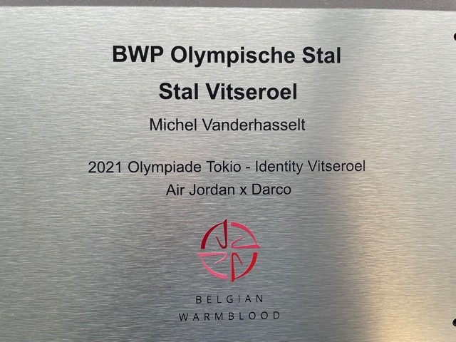 fier de recevoir cette plaque d'écurie olympique du studbook bwp merci Identity Vitseroel et BWP